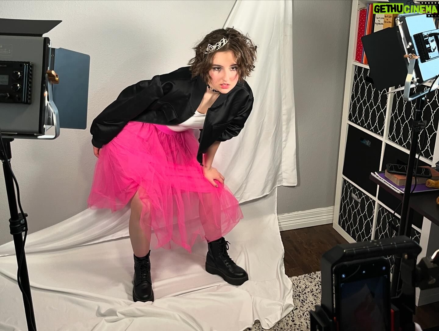 Gabriella Graves - 333 Likes - It’s Music Monday, so here are some fun teasers of the Happily Ever After cover! Stay tuned for more behind the scenes and teasers coming soon 🤭