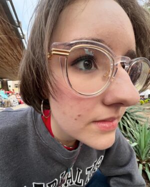 Gabriella Graves Instagram - it’s Sunday! be a little silly today 🤪