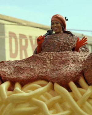 Gabrielle Dennis Instagram - Ok, so I have had the pleasure of singing on TV before but NEVER dressed as a meatball on top a pile of spaghetti with the hilarious @maryhollandaise in full support lol if you haven't been watching please CATCH UP the season finale is bringing the comedy and of course some drama. 🦋

Thanks @westread for trusting me to pull this off with Cass lol, and to you and @nixonboyd for writing such a perfectly hilarious song for the occasion, huge HUGS!

And s/o to @colinvwilkes and team for pulling off yet another elaborate and amazing custome 🙌🏾

THE BIG DOOR PRIZE SEASON 2 OUT NOW @appletv

#TheBigDoorPrize #AppleTVplus #Season2 #SeasonFinale