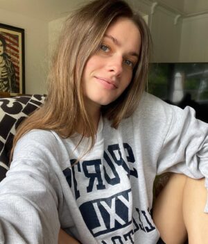 Gabrielle Haugh Instagram - 👋