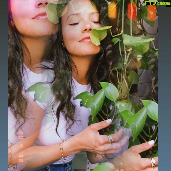 Gabrielle Walsh - 829 Likes - Three quick ways to get connected to Source…
1. Gratitude
2. Kindness
3.Laughter
🙏🏽🤍☺️