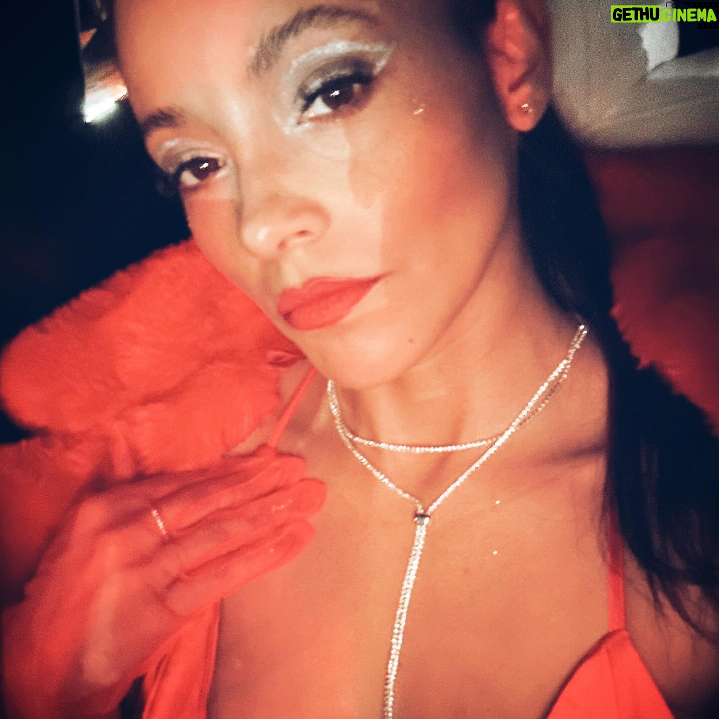 Gabrielle Walsh - 639 Likes - Let 2024 be a year of radical transformation, rebirth, passion, and abundance! Actualizing that which you are and desire to be. Let the desires burning within, burn bright out loud. And make your dreams your reality!
This year let’s paint the town red! ❤️🔥
#NYE #2024 #Love #Abundance #Joy