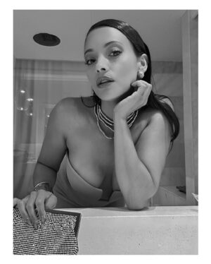 Gabrielle Walsh Instagram - 🖤🤍