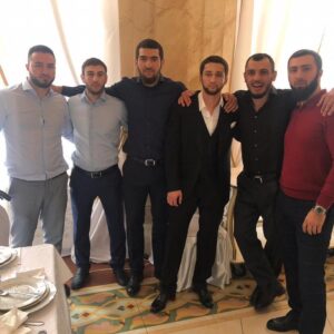 Gadzhimurad Khiramagomedov Instagram - @bekov.77 💪🏻Ахмед - брат, ещё раз поздравляю! Бесконечного семейного счастья у домашнего очага! Живите дружно, в любви и понимании!#СвадьбаАхмеда💪🏻