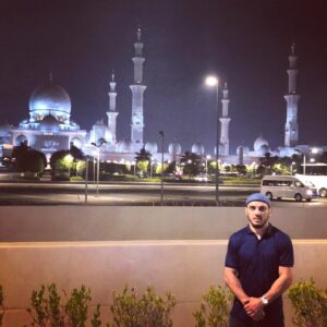 Gadzhimurad Khiramagomedov Instagram - Я поздравляю всех мусульман с благословленным праздником Ураза-Байрам! Да примет Всевышний Аллагь наши посты, молитвы и все благие деяния🙏#Ramadan2020