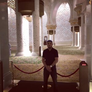 Gadzhimurad Khiramagomedov Instagram - Я поздравляю всех мусульман с благословленным праздником Ураза-Байрам! Да примет Всевышний Аллагь наши посты, молитвы и все благие деяния🙏#Ramadan2020