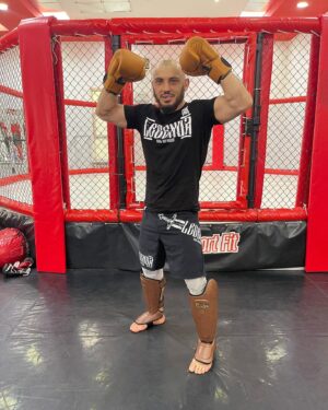 Gadzhimurad Khiramagomedov Instagram - Пошагово двигаемся к своей цели🥊Тяжело в учении, легко в бою👊🏼За экипировку теперь отвечает @octagonshopcom Дима, на связе😉#Подготовка#БудуБитьБудуБороться👊🏼