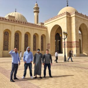 Gadzhimurad Khiramagomedov Instagram - Бахрейн 🇧🇭 встретил лучезарно. Баркалла братьям за гостеприимство @zubair_ooo @renat_abu_ahmad ✊🏼В гостях хорошо, а дома лучше😉#Виза#Отдых#Бахрейн#Krepost