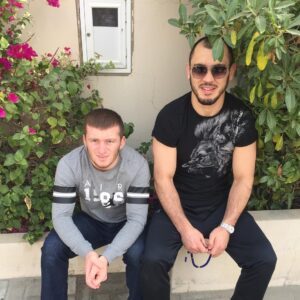 Gadzhimurad Khiramagomedov Instagram - Бахрейн 🇧🇭 встретил лучезарно. Баркалла братьям за гостеприимство @zubair_ooo @renat_abu_ahmad ✊🏼В гостях хорошо, а дома лучше😉#Виза#Отдых#Бахрейн#Krepost