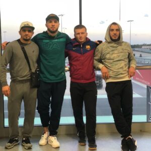 Gadzhimurad Khiramagomedov Instagram - Бахрейн 🇧🇭 встретил лучезарно. Баркалла братьям за гостеприимство @zubair_ooo @renat_abu_ahmad ✊🏼В гостях хорошо, а дома лучше😉#Виза#Отдых#Бахрейн#Krepost