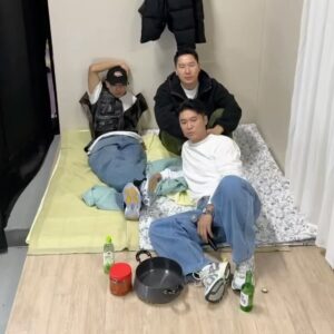 Gaeko Instagram - 담에 또 보자🍻 #가끔씩오래보자 Day3