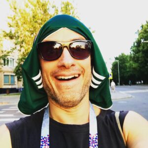 Gael García Bernal Instagram - Locos: lo hicieron y nos lo dedican. Qué felicidad. Qué triunfo suave pa nuestro país. Contra el campeón del mundo. Arre. ¡Ay, felicidad!