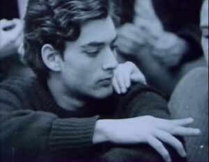 Gael García Bernal Instagram - “La invención de la soledad”

Viva el trabajador. Viva Paul Auster. Vivan los padres que quieren y disfrutan ser padres.