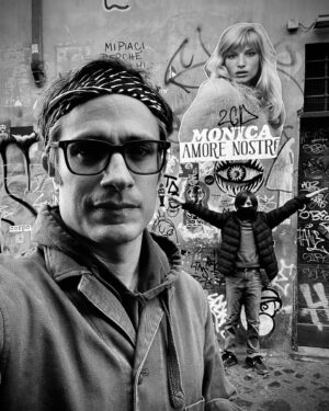 Gael García Bernal Instagram - A los actores hay que recordarlos cada sábado: de esta madonna venimos. Los amo, compañeros y compañeras.