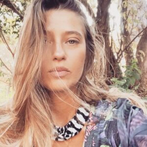 Gala Kogan Instagram - לכי לך,
 לתוך עצמך ,
מתוך עצמך , 
לתוך הלא מודע שלך ,
לחלקים שלא היית מודעת על קיומם , 
לכי מכל מה שאת חושבת שאת יודעת על עצמך,
תנשמי עמוק ,
תעזי , תמרדי , תחקרי , תשאלי , תלמדי, תנפצי תתעוררי , תאירי ,
באומץ וכנות עצמית , 
בחוסר פשרות לאמת שאת ,
תתחברי למה שאת ,
לאינסוף שכל הזמן הווה בך ,
לשורש האמיתי שמצוי בנשמתך ,
לכי לך , 
מתוך עצמך 
לתוך עצמך .

#אימוניליבה
#דבריאלייךיפה