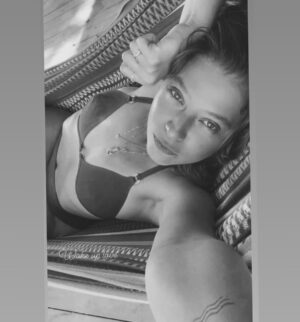 Gala Kogan Instagram - Wake up love... מה 
מה שאנו
 מזהים 
מחוצה 
לנו 
הוא 
השתקפות 
של מה 
שקורה 
בתוכינו .