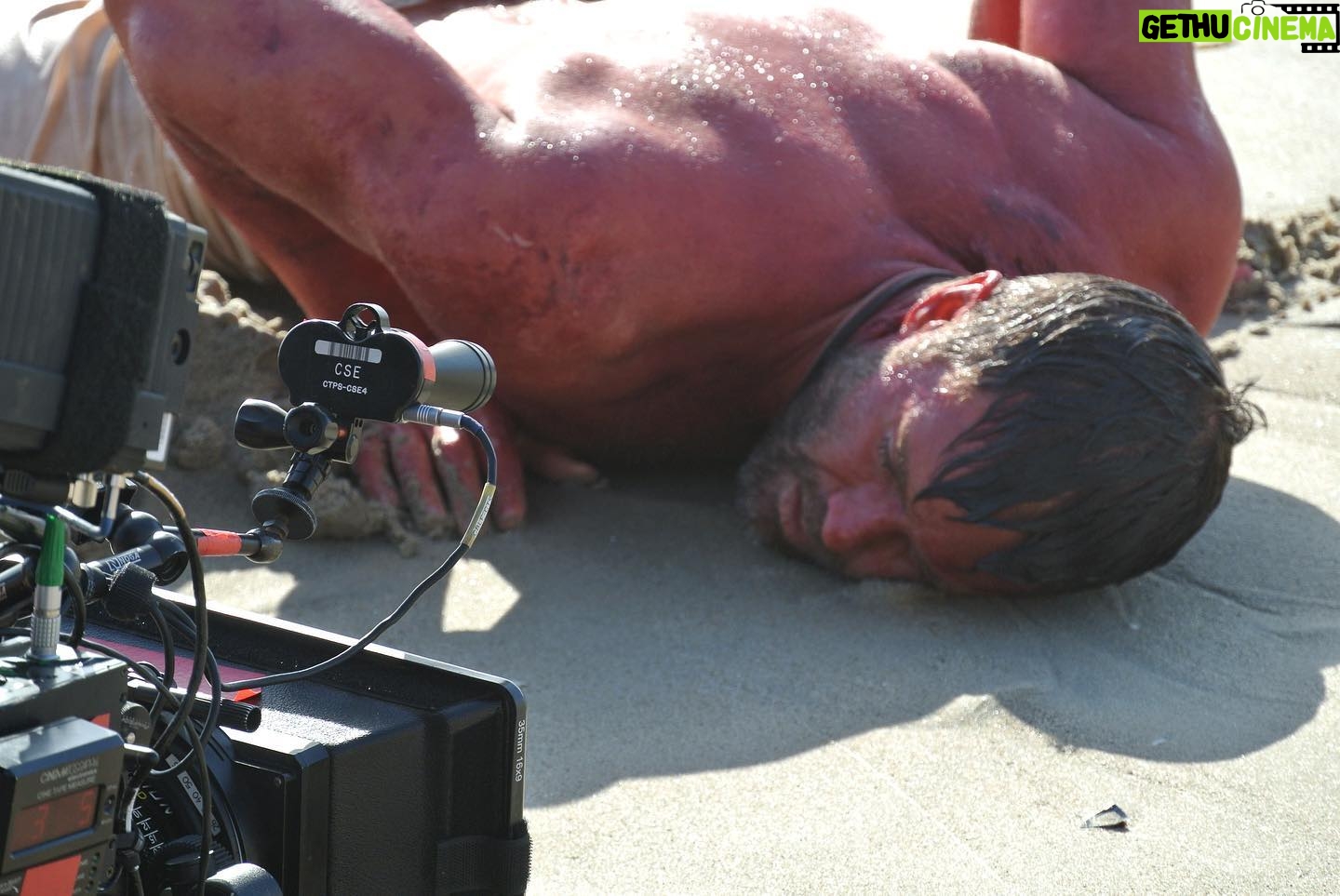 Garret Dillahunt - 2.3K Likes - Wear sunscreen. It’s hawt out there.