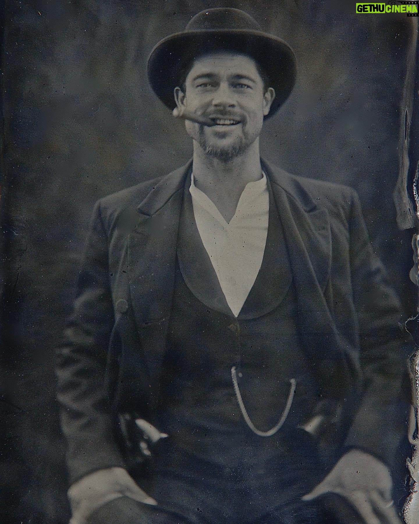 Garret Dillahunt - 5.2K Likes - As #Blonde prepares to drop later this month, I thought I’d share a few pics from one of Andrew Dominik’s earlier works, “The Assassination of Jesse James By the Coward Robert Ford,” which just turned 15 a few days ago. Loved this experience. Great director, great cast (#BradPitt, #SamRockwell, #SamShepard and so many unpictured) and the great DP #RogerDeakins in the last frame, lighting the train robbery scene (I would work with him again later that same year on “No Country for Old Men”). Seeing this candid of Shepard here as Frank James is bittersweet.