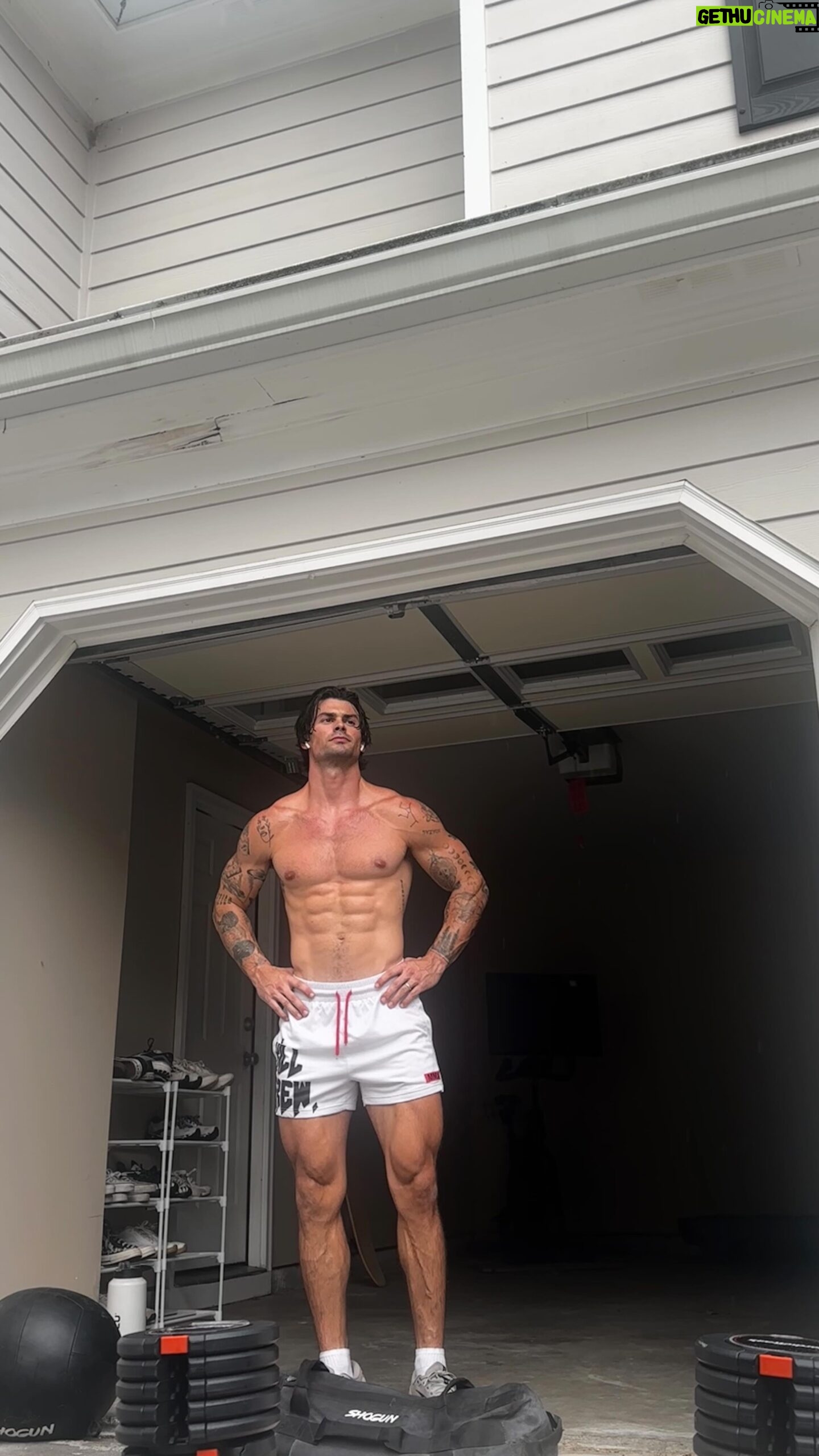 Garrett Miller - 3 Likes - Running low on time do these 3 exercises. You don’t even have to change your form.
10 rounds X 15 seconds each exercise.
(Only 15 seconds rest between rounds)