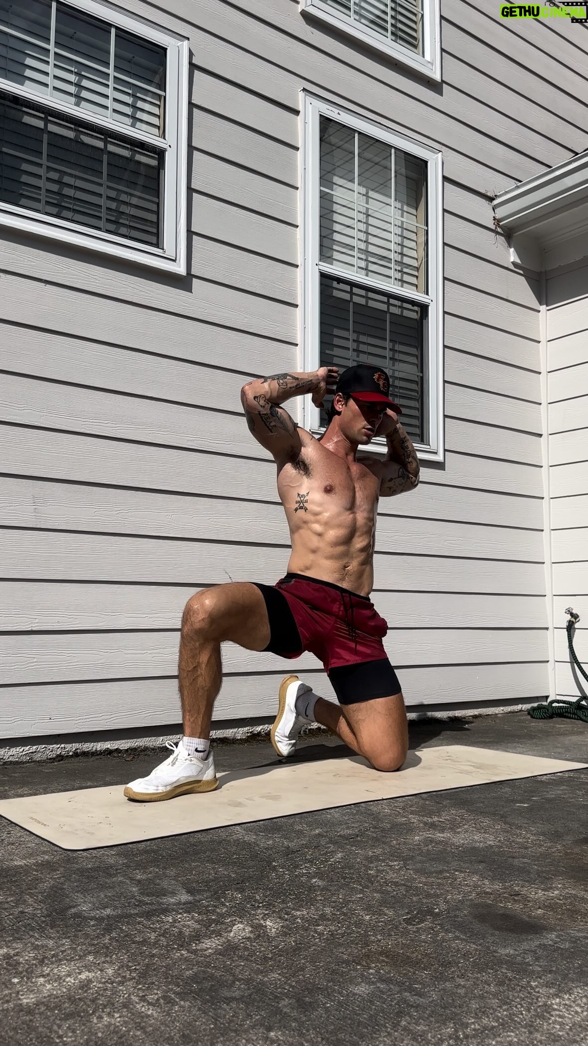 Garrett Miller - 11.2K Likes - Keeping the core strong from all angles.
5 rounds:
Side plank crunch (30sec)
Kneeling side crunch (30 sec)
Side plank rotations (30 sec)