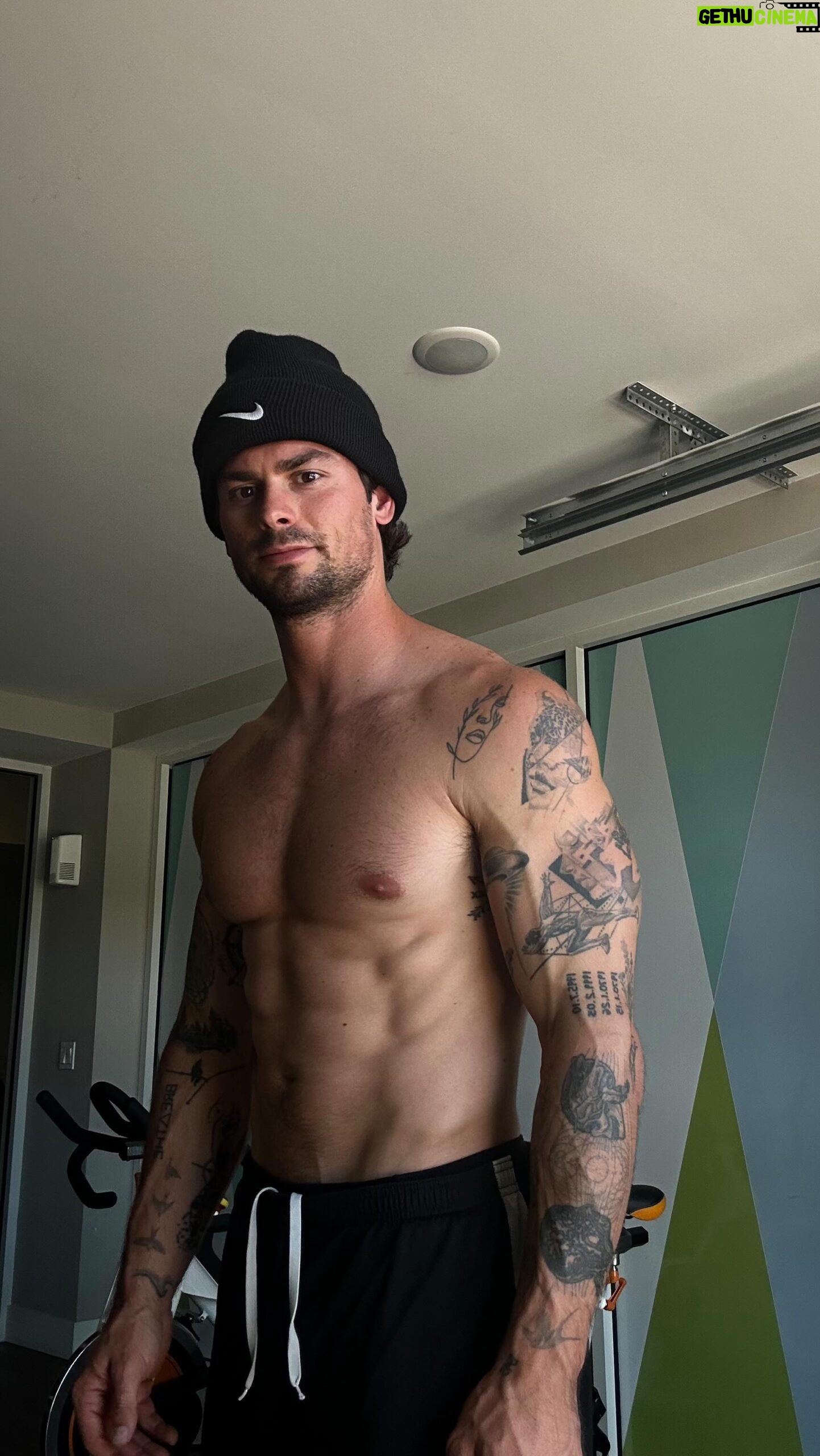 Garrett Miller - 7K Likes - Standing core exercises for the win. Shape up that v-line with these.