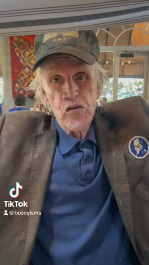 Gary Busey Instagram - Welcome to Napkin Theatre 🎭 🎭🎭🎭 #UncleGary 🤡😎