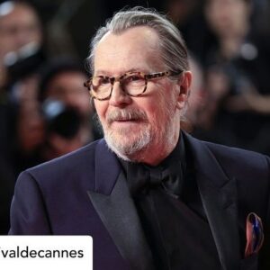 Gary Oldman Instagram - Une sirène napolitaine à Cannes 🧜‍♀️ A Neapolitan mermaid at Cannes
PARTHENOPE – PAOLO SORRENTINO

Avec l’équipe du film / With the film crew

🔎 Celeste Dalla Porta, Paolo Sorrentino, Stefania Sandrelli, Gary Oldman, Luisa Ranieri, Isabella Ferrari, Peppe Lanzetta, Dario Aita, Daniele Rienzo

#Cannes2024 #Competition #SélectionOfficielle #OfficialSelection @paolosorrentino_real @celeste.dalla.porta @giseleschmidtofficial @luisaranieriofficial @isabellaferrarireal @festivaldecannes @danirienzo @dario_el_hombre @peppelanzettareal