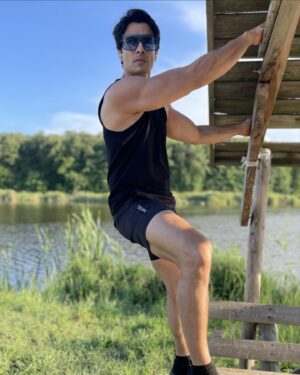 Gashmeer Mahajani Instagram - Win some Lose some. Be humble in the win & graceful when you lose 🖤❤️🖤

#kkk14