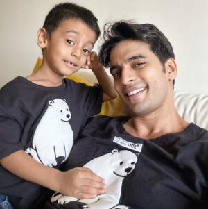 Gashmeer Mahajani Instagram - Have meaningful conversations with them everyday when they are this size, if you want them to converse with you when they are your size. #fathersday #fatherhood
