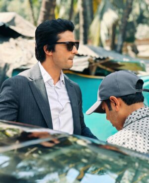 Gashmeer Mahajani Instagram - ऐसा नहीं की मुझमें कोई ऐब नहीं है, पर सच कहता हूँ मुझमें कोई फरेब नहीं है.
🖤🖤