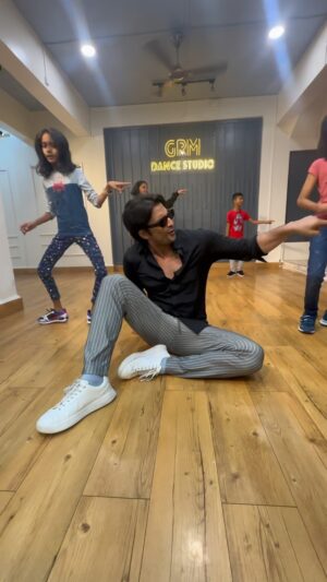 Gashmeer Mahajani Instagram - A BIG Shout Out to the Kids batch @grmsdancestudio for joining in the trend 🔥 … Had a blast grooving wid these Kiddos ❤️ #gashmeermahajani #gashmeerians 

📸 : @creeativecutz