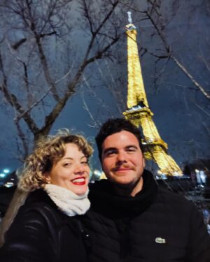 Gastón Cocchiarale Instagram - Feliz Navidad desde París 🎄🇫🇷✨

Que el amor se manifieste en todas sus formas.
Que nos ocupemos de escuchar nuestros deseos.
Y ponerlos en acción. 
Salud 🥂
