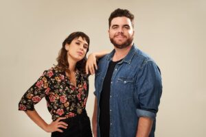 Gastón Cocchiarale Instagram - Dos semanas para el estreno de COMIENZO 💘

Un primer encuentro. El amor en tiempos de aplicaciones y el miedo a mostrarnos tal cuál somos. Los deseos que tenemos que no sabemos si de verdad son nuestros o son los que deberíamos tener. Un encuentro genuino entre seres con falta y ganas de construir algo con alguien. 

COMIENZO de David Eldridge
con @vanesangonzalez y @gastoncocchiarale 
dirigida por @danielveronese.teatro 
asistida por @adrianaroffi 
producida por @sebastian.blutrach 

👉🏼 Sábados 22 hs y Domingos 18 hs 
en el teatro más lindo @teatroelpicadero 🖤

¡Ya están las entradas a la venta! 
@plateanet 

Ph @nacholunadei 📸