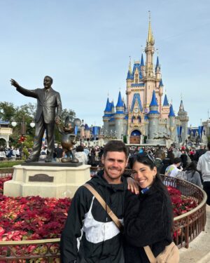 Gastón Soffritti Instagram - Feliz cumple para la cucu @candemolfese ❤️🧡 mi novia, mi compañera de aventuras, la que me cuida y se ríe hasta que no haya más dientes por verse, la perfeccionista, la atenta, la que tiene una estructura para todo, la que va al baño dos veces antes de dormir, la que quiere un mundo mejor, la que está en las buenas y en las malas. Y podría seguir muchas horas más describiendo a esta mujer maravilla. Por muchos años más. Te ama, el cucu 🤍