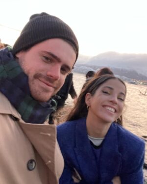 Gastón Soffritti Instagram - Paso un año de la primera foto en el fin del mundo. Millones de momentos juntos. En las buenas y en las no tan buenas siempre acompañándonos. La mejor compañera de equipo que podía elegir. Al infinito y más allá cuqui. Por muchos años más juntos. Te amo ❤️ Feliz primer año 🙌🏼