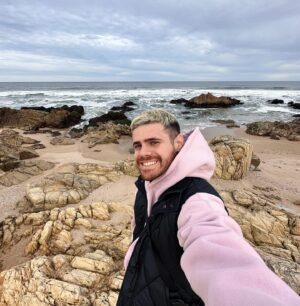 Gastón Soffritti Instagram - Algunos días cerca del mar nunca vienen mal. Recargando energías para la segunda parte del año. Siempre buscando nuevos desafíos y manteniendo la mente positiva. ❤️🔥🙌🏼 Gracias Uruguay 🇺🇾 hasta la vuelta💙