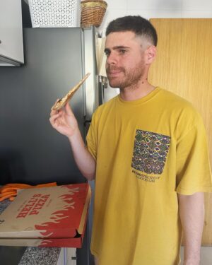 Gastón Soffritti Instagram - Una secuencia de pizza fría. No acepto discusiones sobre qué es mejor caliente y en el momento. La pizza es mejor fría y si es posible después de un día de heladera. Fin