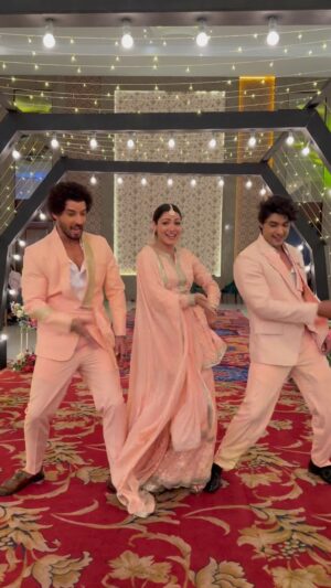 Gautam Vig Instagram - You can't miss our dance moves though!!!! 😂😜 #ankitgupta #gautamvig #neharana #khiladi #anari @gautamvigim @neharana03 @akshaykumar and special thanks to @i_sumit_kumar