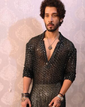 Gautam Vig Instagram - Kaun hota hai jisme Kami nahi hoti, aasman ke paas bhi toh zameen nahi hoti 🤟

#trending #fashion #gautamsinghvig