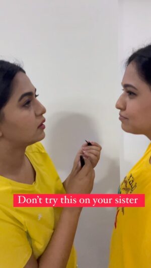 Gautami Deshpande Instagram - Did your sister ever try doing make up on you? If yes, tag her !!!!! 
And I swear this happened when we were preparing for one of the award functions 😂😂😂 

#sisters #gautamideshpande #mrunmayeedeshpande #deshpandesisters #happy #funny #makeup #nomakeup #siblings