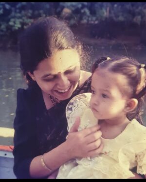 Gautami Deshpande Instagram - Happy Mother’s Day my everything!!! बाई तुम्ही सुंदर आहात 😘😘😘😘😘 @pratibha.deshpande.7  @mrunmayeedeshpande #mother #mothersday #motherhood #aai #love