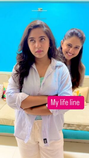 Gautami Deshpande Instagram - Happy birthday Taaaaaaaiiiiii!!!!!! Thanks for always being there and keeping my back ❤️ I love you. 
बाकी सगळं तुला माहितीच आहे . 
#siblings #sister #birtnday #trendingreels #siblinggoals #happybirthday #happiness #bond #sisterlove❤️