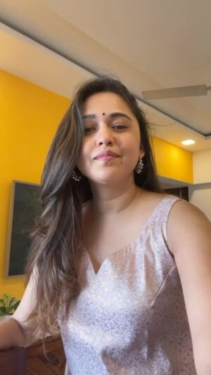 Gautami Deshpande Instagram - For those , who guessed the song right…❤️

#latamangeshkar #song #musician #music #singer #old #actress #gautamideshpande