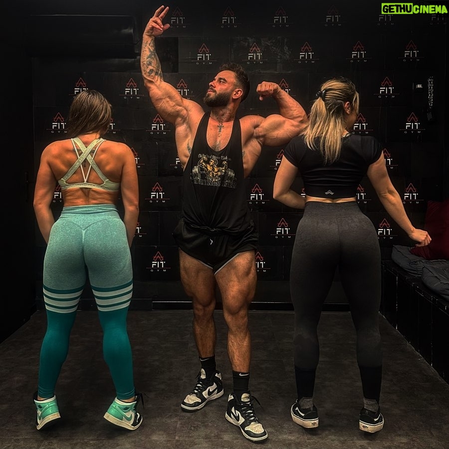 Gauthier El Himer - 3 Likes - On a inauguré la Posing Room de chez @afitgym_mios 💪🏼🔥
.
Avec @lau_jmt 🔥
.
.
#fitnessmotivation #fitnesslife #bodypositive #bodybuilding #body #posing #posingroom #afitgymmios #afitgymbiscarrosse #afitgym #💪🏼