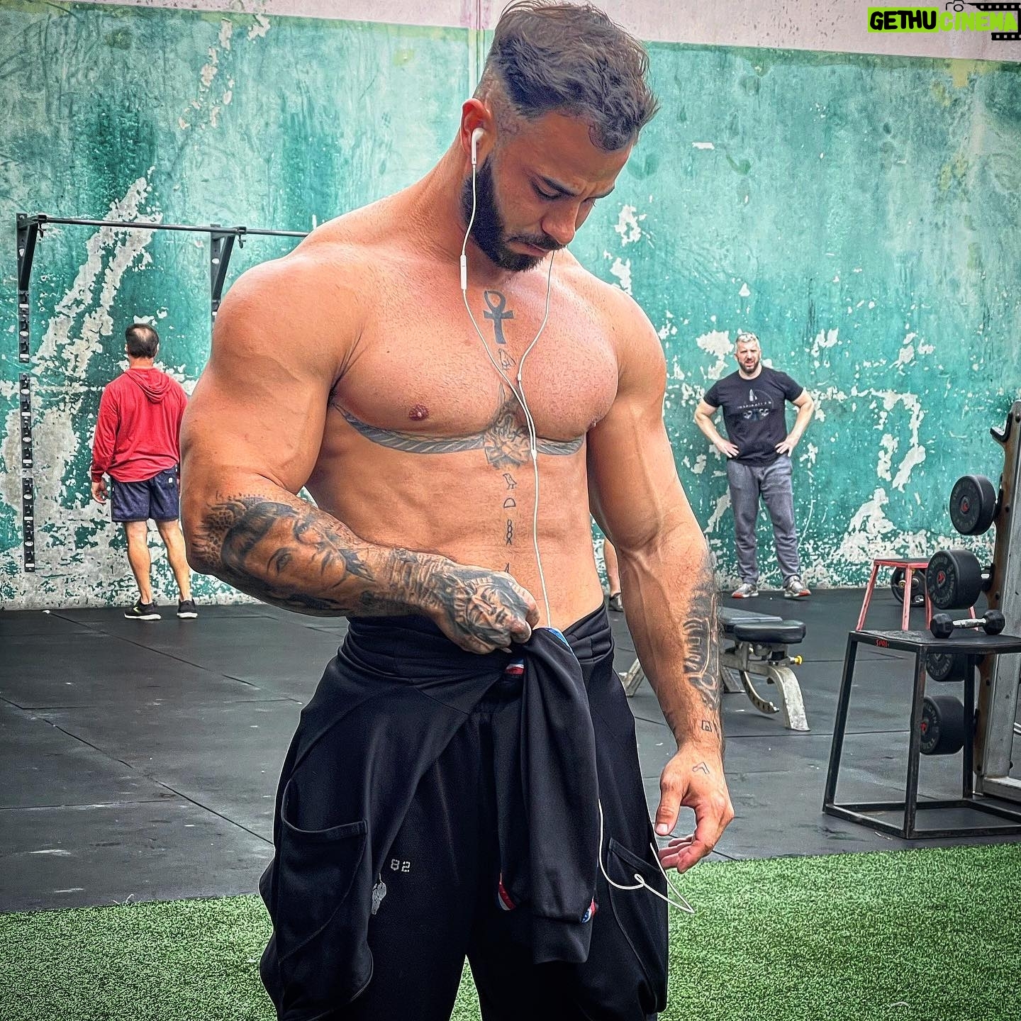 Gauthier El Himer - 3 Likes - 🥩🦍
#fitness #musculation #aesthetic #motivation #skinnyboy