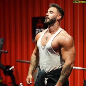 Gauthier El Himer Instagram - 🔺 BE A NATTY 🧪😂

• CHALLENGE 2K23 ➡️ FAIRE OLYMPIA EN ÉTANT NATTY 👍

BISE LA TEAM 

#motivation #musculation