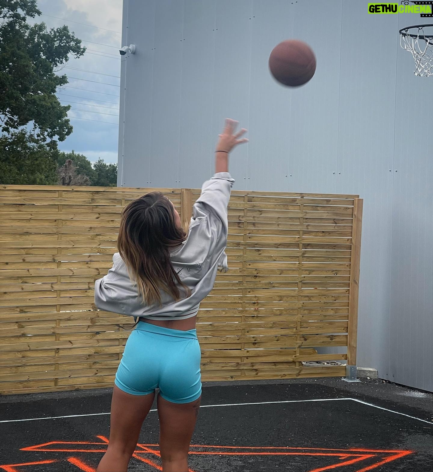 Gauthier El Himer - 1.8K Likes - Des joueurs pro chez @afitgym_mios 🤫😅
.
.
.
.
.
.
.
.
#fitness #fitnesscouple #love #body #basketball🏀