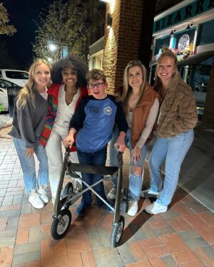 Gavin McHugh Instagram - My fans are THE BEST it’s so fun meeting them. And the guy I met at the pizza shop is a real life firefighter! @911onabc