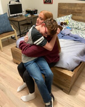 Gavin McHugh Instagram - Happy 19th birthday @shea_mchugh ! This video is when I came home from LA working on 9-1-1 and the first thing I did was to go see her in her room but she surprised me and was waiting for me in my room! I love you Shea Shea and I miss you so much I can’t wait till you come home from college!