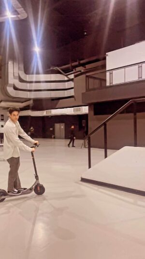 Gawin Caskey Instagram - Geek mode activated 🤩
#monowheelth #สกู๊ตเตอร์ไฟฟ้า #สกูตเตอร์ไฟฟ้า